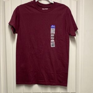 Gildan Red Short Sleeve Tee Classic Crew Neck